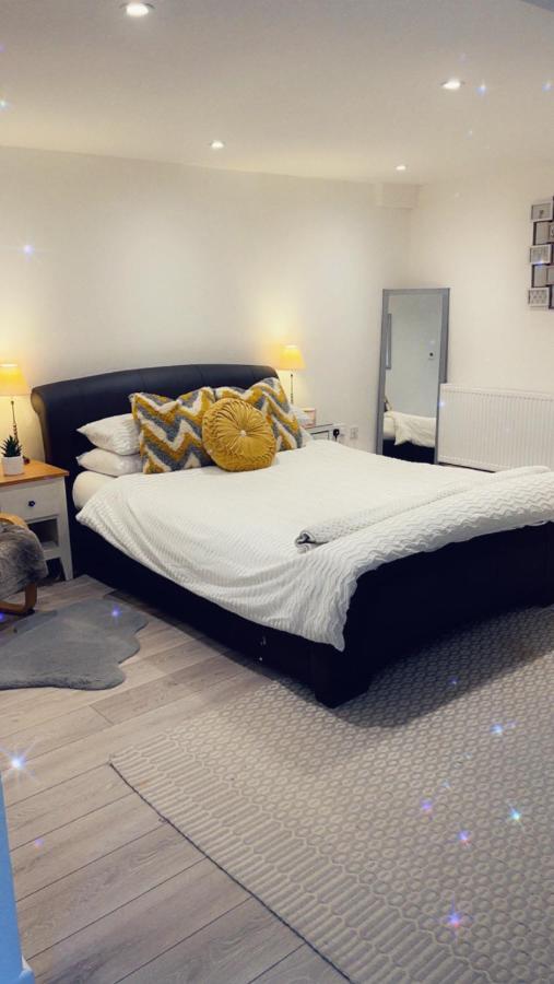 Stay In Woking With Benita Horsell Exterior photo